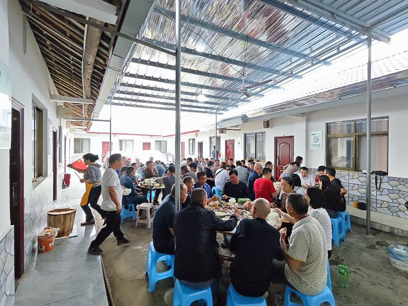 中秋国庆双节至，四川博水环保 团队暖心关怀眉山工业园区污水处理厂项目全体员工